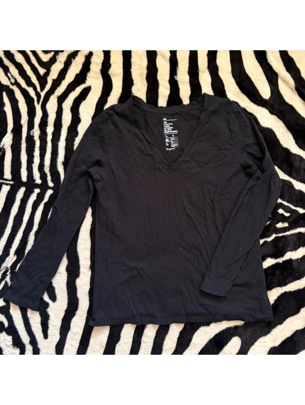 GAP V NECK LONG SLEEVE TEE
